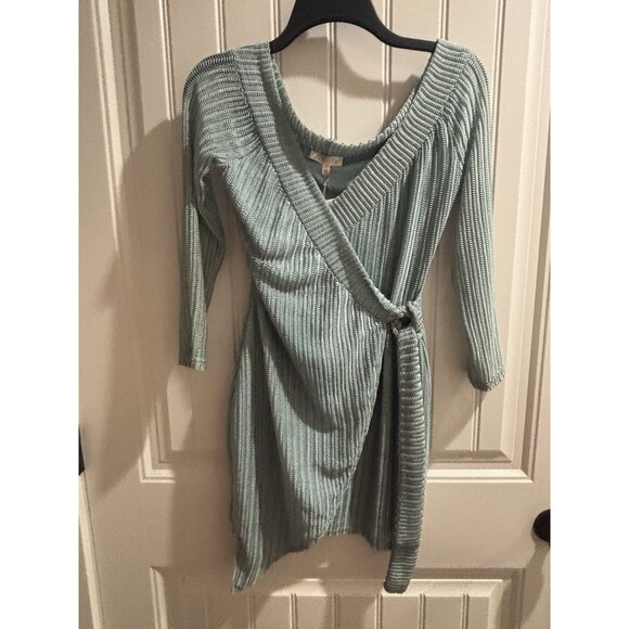 Luxxel Wrap Dress Womens Sz Medium Sage Green Short - Picture 1 of 7